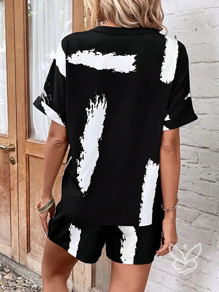 Conjunto Estampado Com Blusa De Botão Invisível E Shorts Solto Conjunto Estampado Com Blusa De Botão Invisível E Shorts