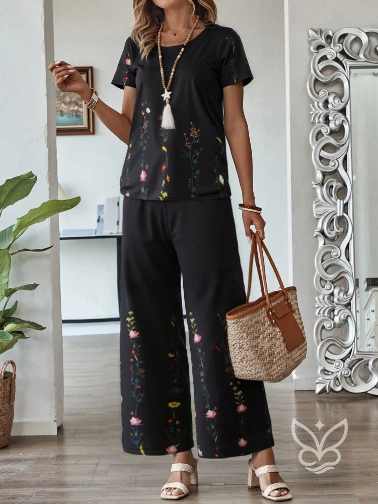 Conjunto Floral Com Blusa De Manga Curta E Calça Pantalona Preto / PP Conjunto Floral Com Blusa De Manga Curta E Calça