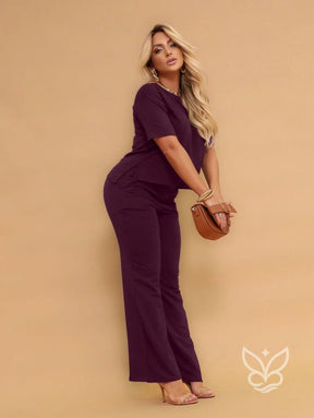 Conjunto Loungewear Blusa Manga Curta E Calça Pantalona Ajustada Conjunto Loungewear Blusa Manga Curta E Calça