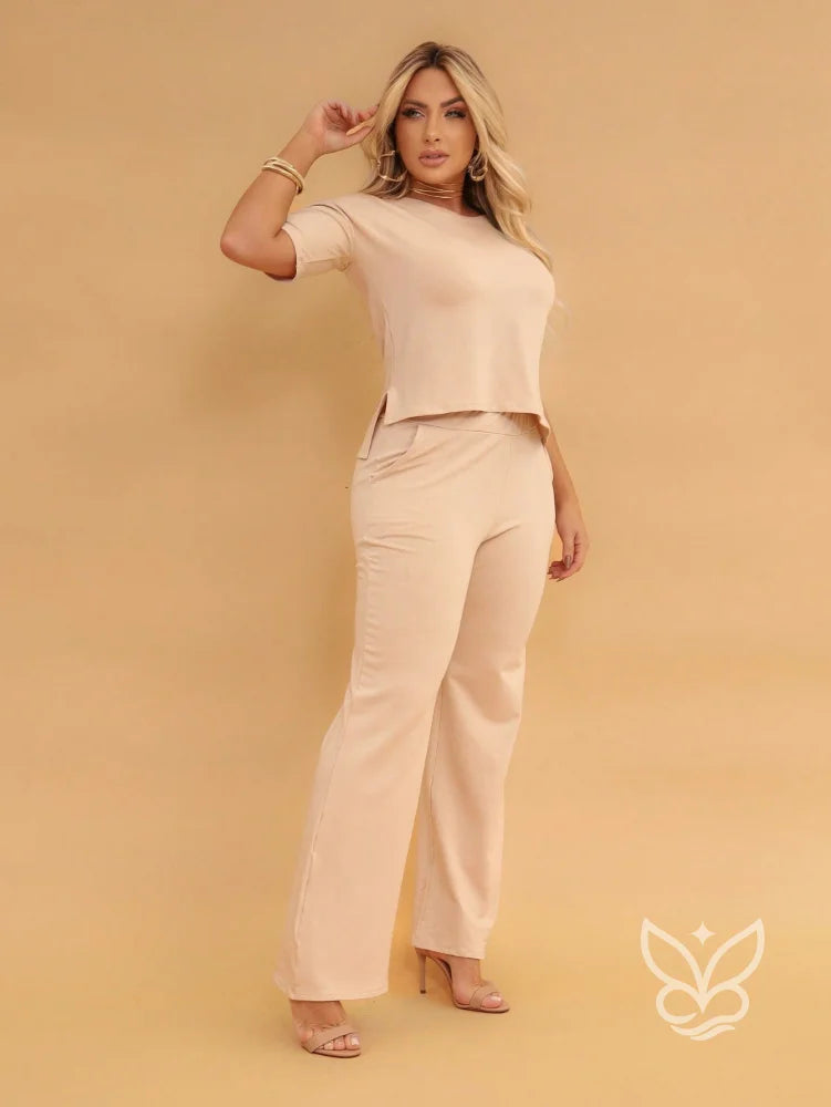Conjunto Loungewear Blusa Manga Curta E Calça Pantalona Ajustada Bege / PP Conjunto Loungewear Blusa Manga Curta E