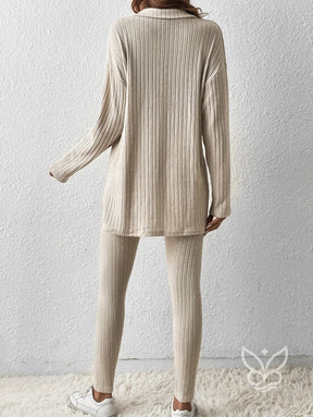 Conjunto Loungewear Canelado Com Blusa Gola Polo E Legging Conjunto Loungewear Canelado Com Blusa Gola Polo E Legging
