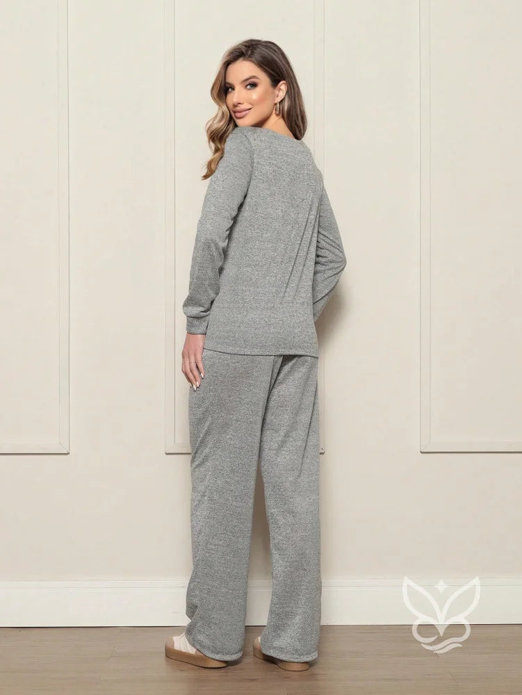 Conjunto Loungewear com Blusa Básica e Calça Wide Conjunto Loungewear com Blusa Básica e Calça Wide