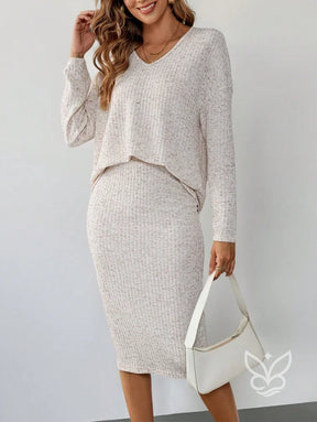 Conjunto Loungewear De Malha Com Blusa Solta E Saia Midi Justa Conjunto Loungewear De Malha Com Blusa Solta E Saia Midi