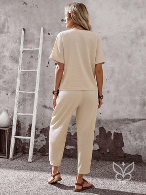 Conjunto Loungewear De Viscose Com Botões Laterais E Calça Jogger Conjunto Loungewear De Viscose Com Botões Laterais E