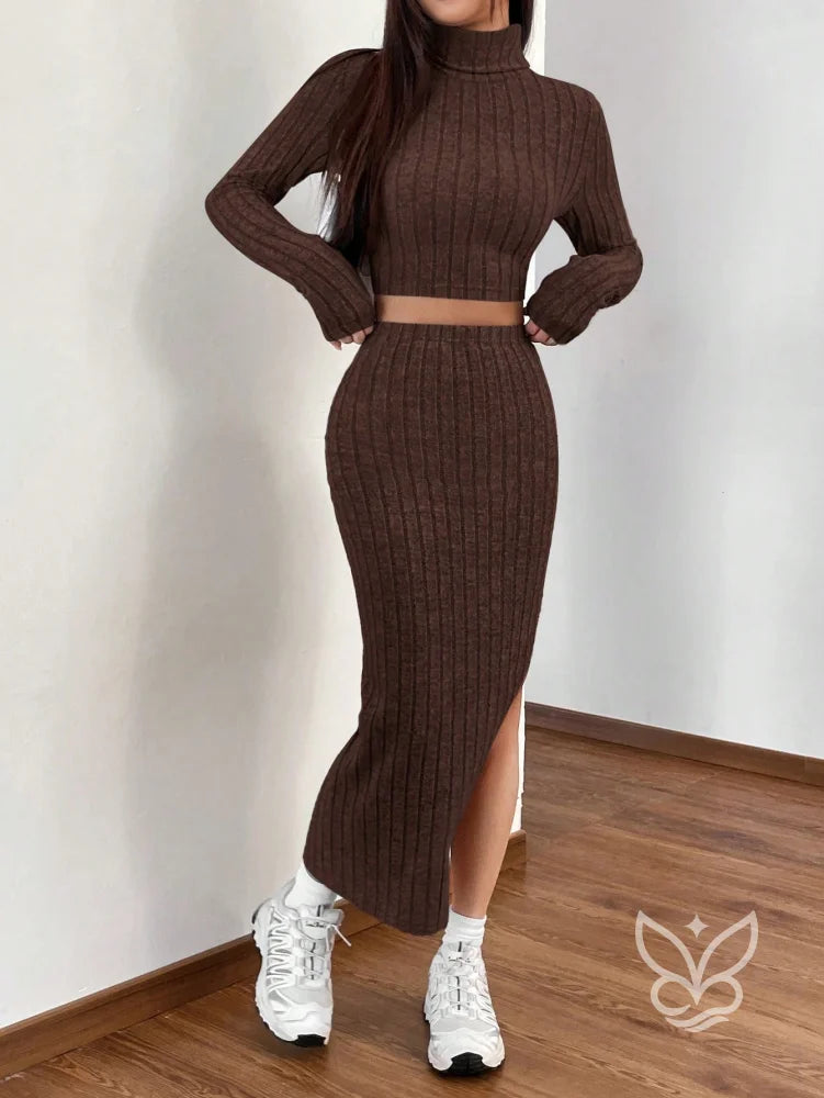 Conjunto Loungewear Tricotado Cropped Gola Alta E Saia Com Fenda Castanho / PP Conjunto Loungewear Tricotado Cropped