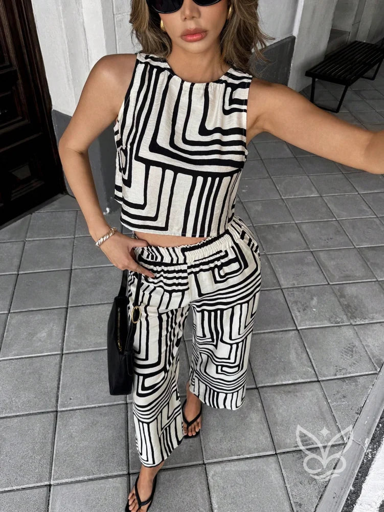 Conjunto Regata Estampada Com Calça Pantalona Estampada Conjunto Regata Estampada Com Calça Pantalona Estampada