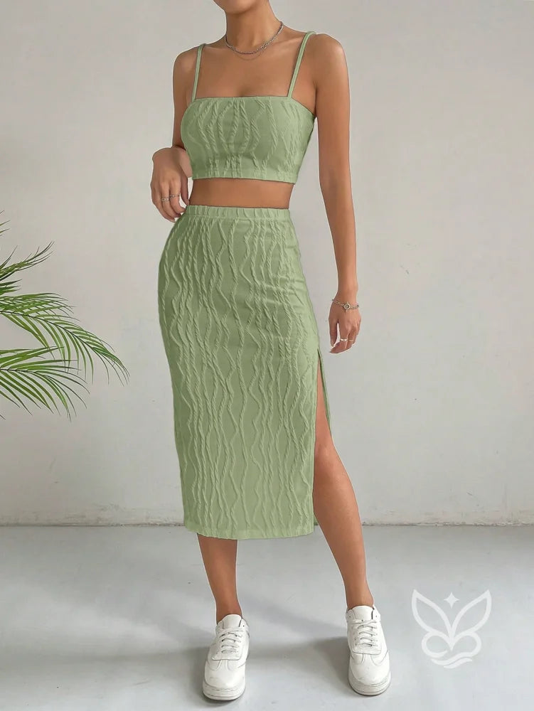 Conjunto Tricot Com Cropped De Alças Finas E Saia Midi Com Fenda Verde Militar / PP Conjunto Tricot Com Cropped De