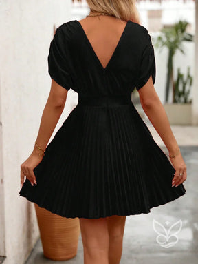 Vestido A-Line Plissado Com Decote V E Cintura Marcada Vestido A-Line Plissado Com Decote V E Cintura Marcada