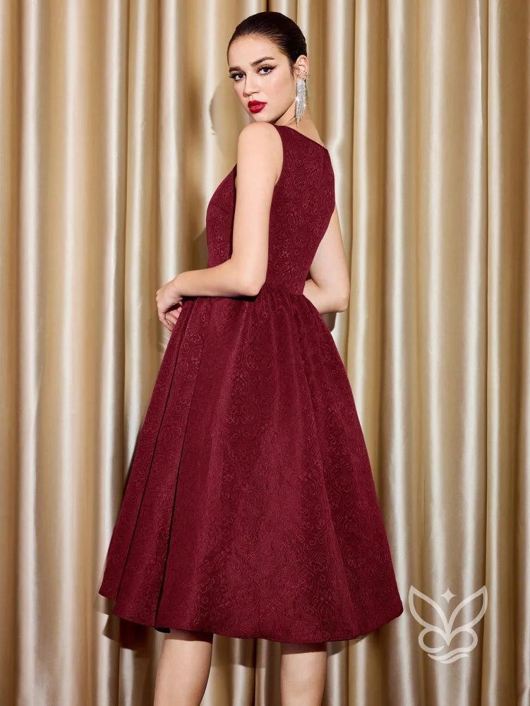 Vestido A-Line Texturizado Com Alças Largas E Elegância Vestido A-Line Texturizado Com Alças Largas E Elegância