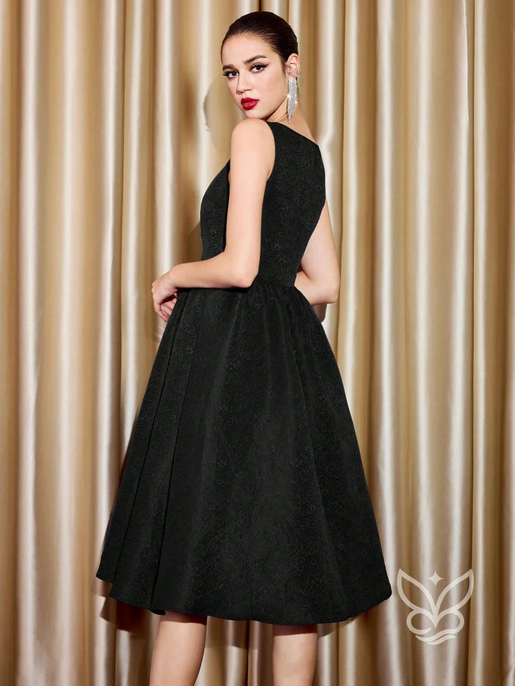 Vestido A-Line Texturizado Com Alças Largas E Elegância Vestido A-Line Texturizado Com Alças Largas E Elegância