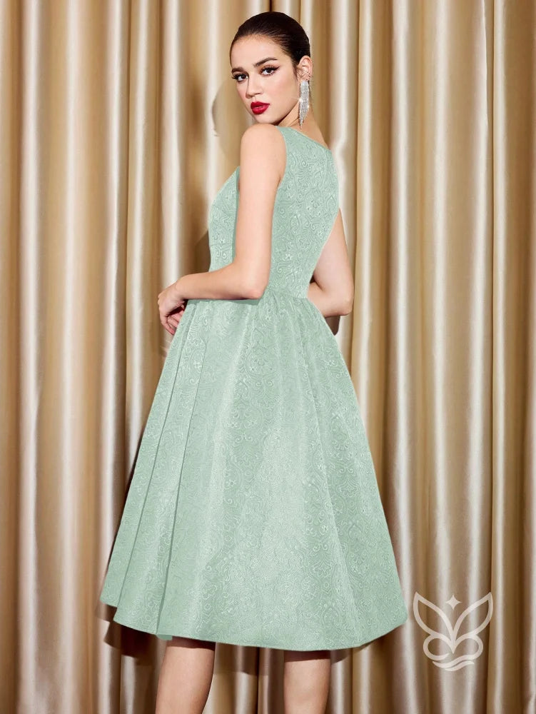 Vestido A-Line Texturizado Com Alças Largas E Elegância Vestido A-Line Texturizado Com Alças Largas E Elegância