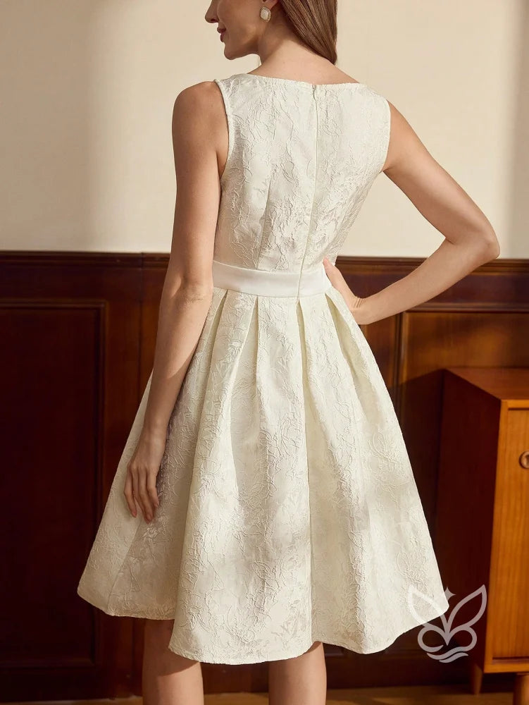 Vestido A-Line Texturizado Com Cintura Marcada E Laço Vestido A-Line Texturizado Com Cintura Marcada E Laço
