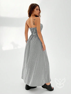 Vestido Bandeau Com Estampa Listrada E Caimento Solto Vestido Bandeau Com Estampa Listrada E Caimento Solto