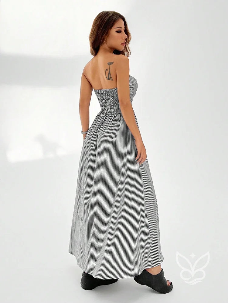 Vestido Bandeau Com Estampa Listrada E Caimento Solto Vestido Bandeau Com Estampa Listrada E Caimento Solto
