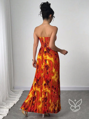 Vestido Bandeau Plissado Com Cintura Marcada E Estampa Tie Dye Vestido Bandeau Plissado Com Cintura Marcada E Estampa
