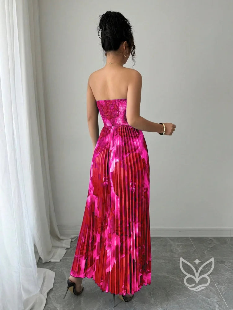 Vestido Bandeau Plissado Com Cintura Marcada E Estampa Tie Dye Vestido Bandeau Plissado Com Cintura Marcada E Estampa
