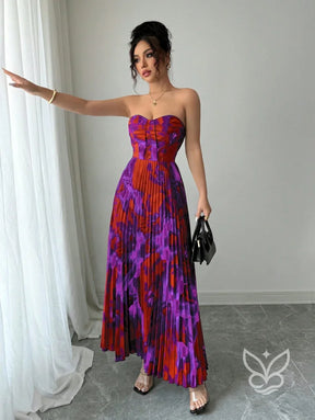 Vestido Bandeau Plissado Com Cintura Marcada E Estampa Tie Dye Vestido Bandeau Plissado Com Cintura Marcada E Estampa