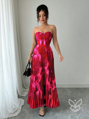 Vestido Bandeau Plissado Com Cintura Marcada E Estampa Tie Dye Vestido Bandeau Plissado Com Cintura Marcada E Estampa