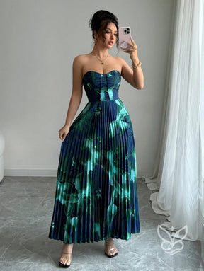 Vestido Bandeau Plissado Com Cintura Marcada E Estampa Tie Dye Verde / PP Vestido Bandeau Plissado Com Cintura Marcada