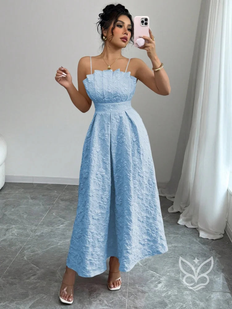 Vestido Bustier Luxuoso com Barra A-Line e Detalhe em Pétalas Vestido Bustier Luxuoso com Barra A-Line e Detalhe em