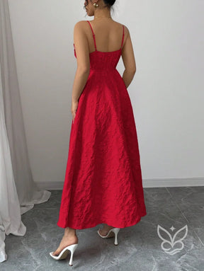 Vestido Bustier Luxuoso com Barra A-Line e Detalhe em Pétalas Vestido Bustier Luxuoso com Barra A-Line e Detalhe em