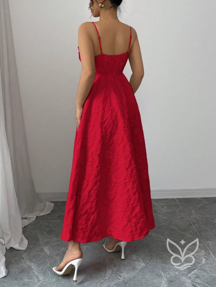 Vestido Bustier Luxuoso com Barra A-Line e Detalhe em Pétalas Vestido Bustier Luxuoso com Barra A-Line e Detalhe em