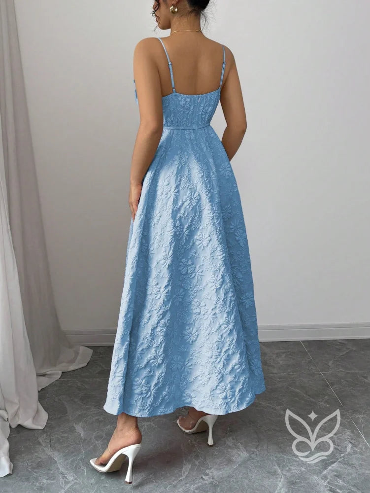 Vestido Bustier Luxuoso com Barra A-Line e Detalhe em Pétalas Vestido Bustier Luxuoso com Barra A-Line e Detalhe em