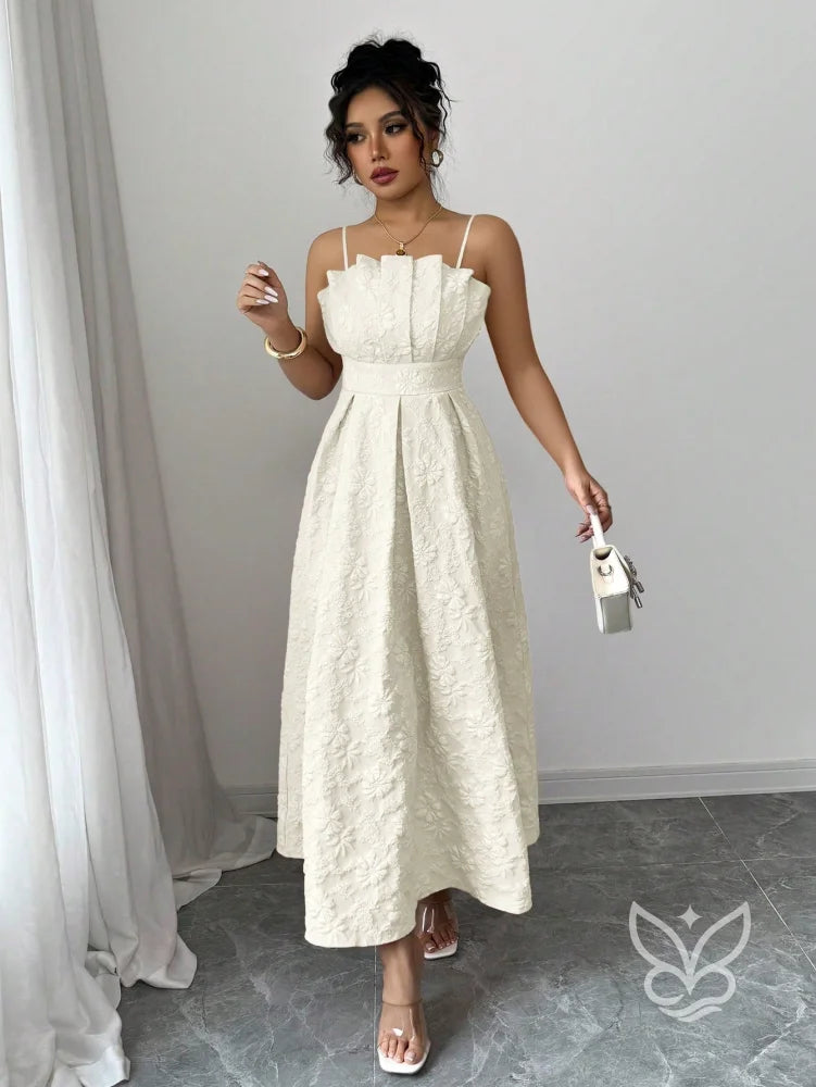 Vestido Bustier Luxuoso com Barra A-Line e Detalhe em Pétalas Vestido Bustier Luxuoso com Barra A-Line e Detalhe em