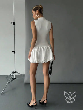 Vestido Com Gola Alta Manga Lanterna E Barra Bufante Vestido Com Gola Alta Manga Lanterna E Barra Bufante