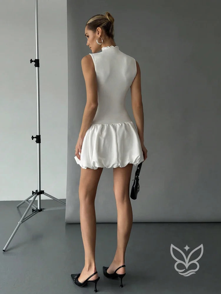 Vestido Com Gola Alta Manga Lanterna E Barra Bufante Vestido Com Gola Alta Manga Lanterna E Barra Bufante