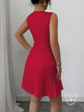 Vestido Com Laço No Decote E Saia Plissada Delicada Vestido Com Laço No Decote E Saia Plissada Delicada