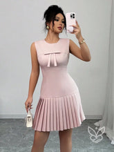 Vestido Com Laço No Decote E Saia Plissada Delicada Rosa Chiclete / PP Vestido Com Laço No Decote E Saia Plissada