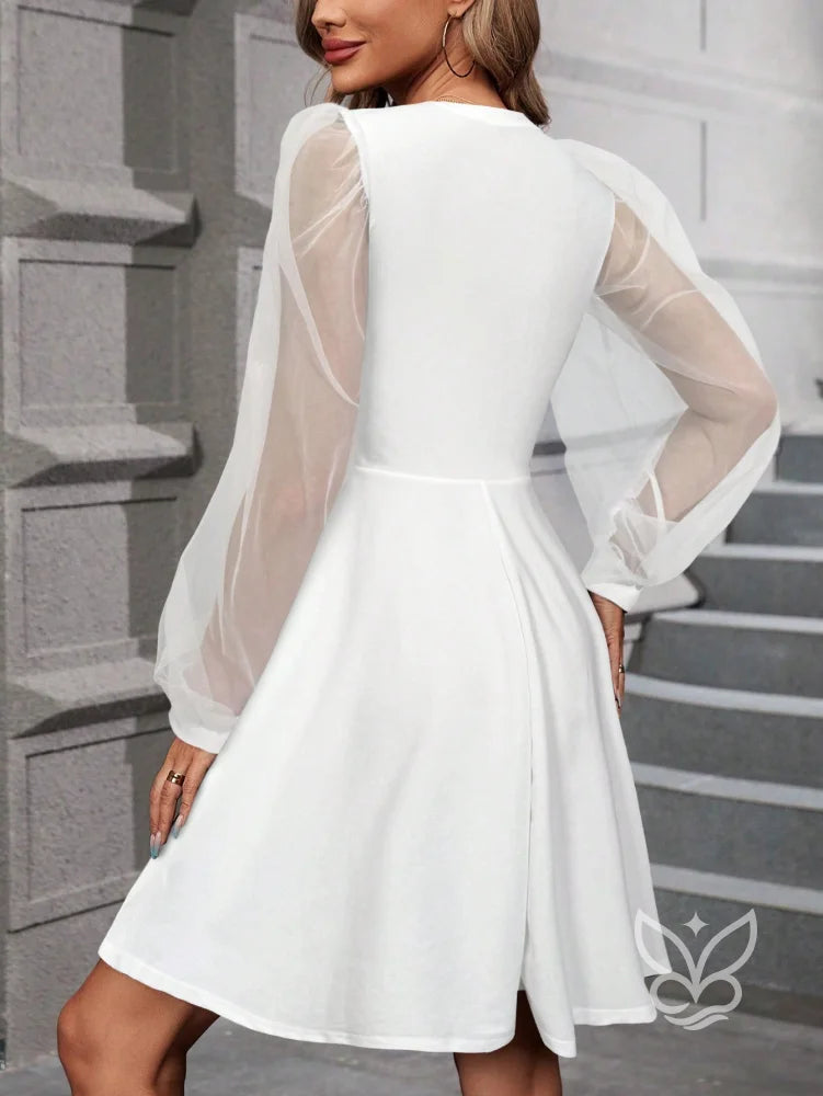 Vestido Com Manga Longa De Tule E Recorte No Decote Vestido Com Manga Longa De Tule E Recorte No Decote