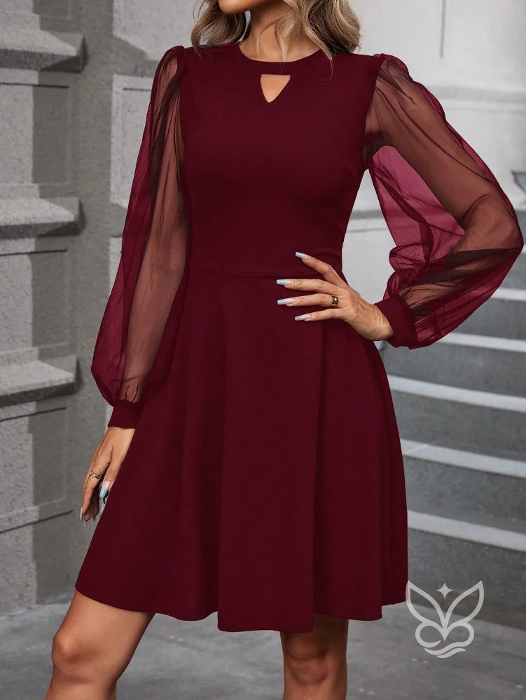 Vestido Com Manga Longa De Tule E Recorte No Decote Vestido Com Manga Longa De Tule E Recorte No Decote