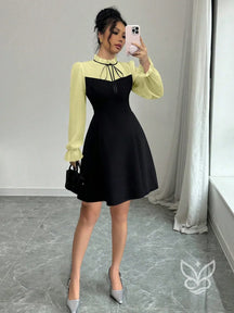 Vestido Com Manga Longa Transparente E Laço No Decote Amarela / PP Vestido Com Manga Longa Transparente E Laço No Decote
