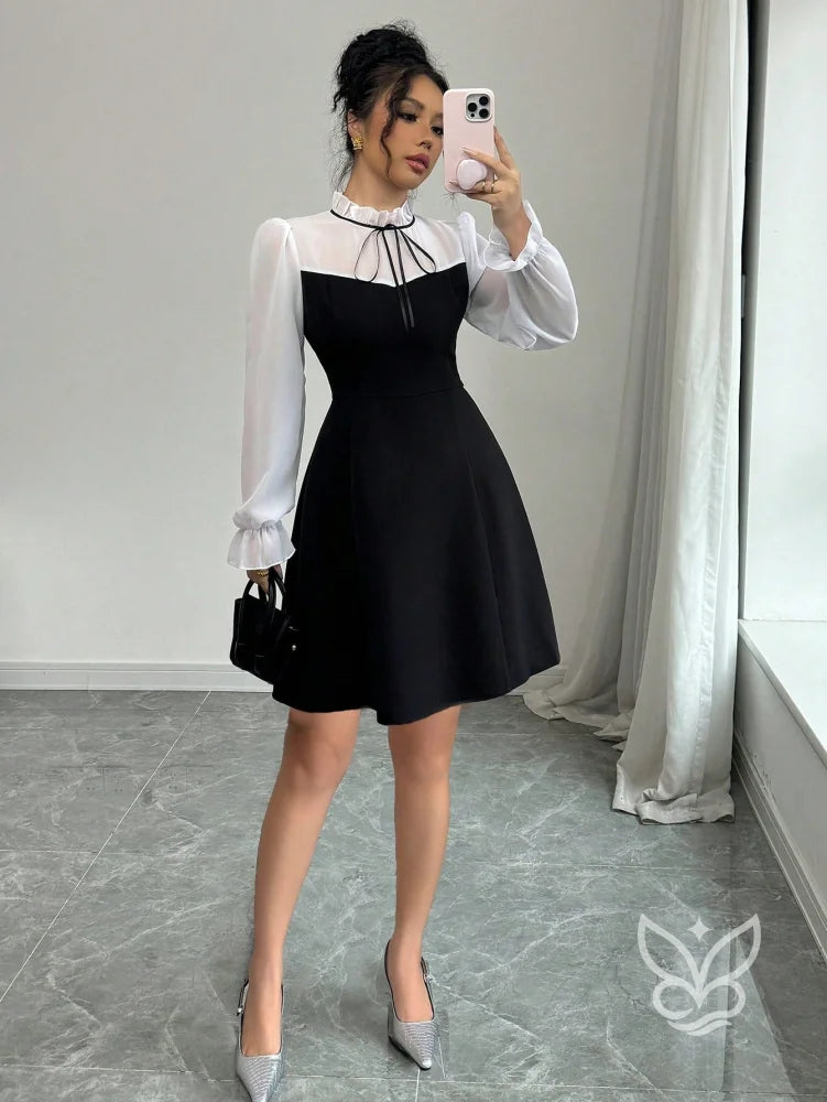 Vestido Com Manga Longa Transparente E Laço No Decote Branco / PP Vestido Com Manga Longa Transparente E Laço No Decote