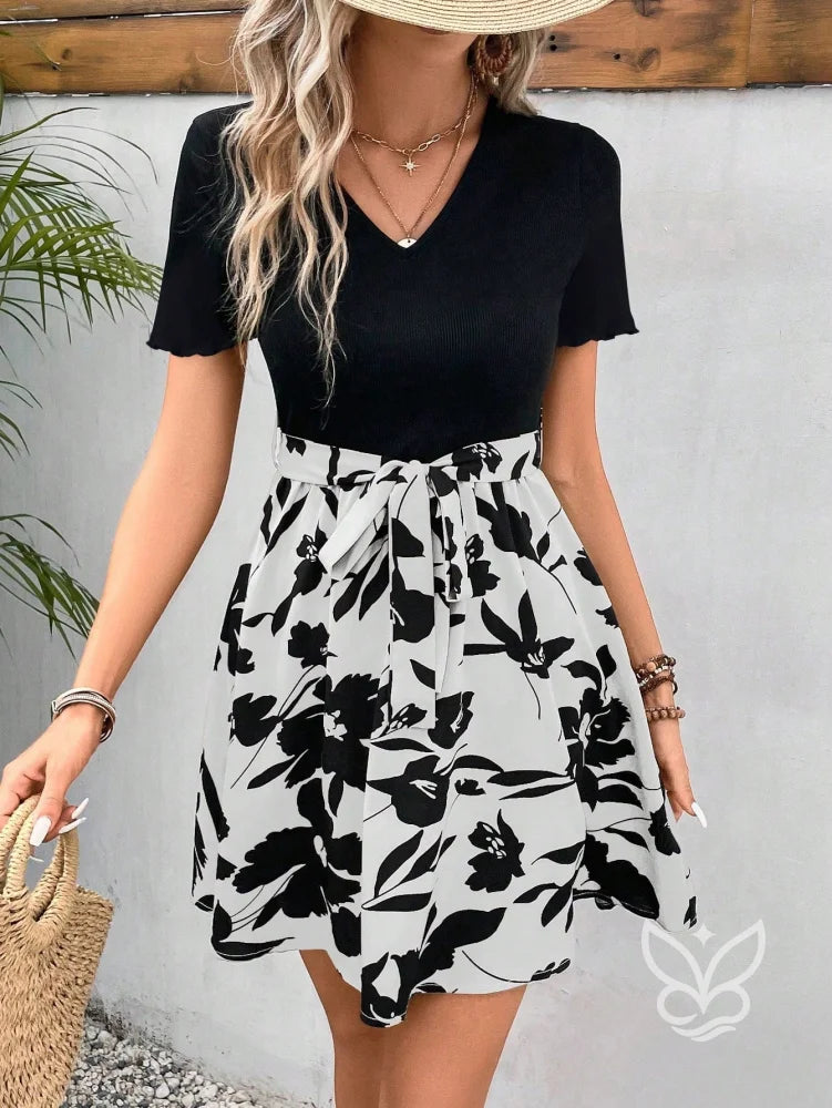 Vestido Curto Bicolor Com Estampa Floral E Cintura Marcada Branco / PP Vestido Curto Bicolor Com Estampa Floral E