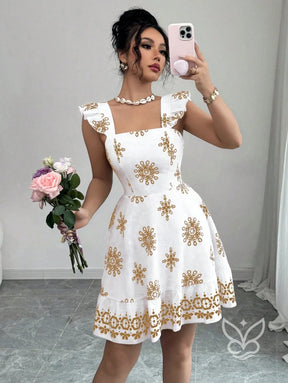 Vestido Curto Com Amarração Nas Costas E Mangas Fluídas Vestido Curto Com Amarração Nas Costas E Mangas Fluídas