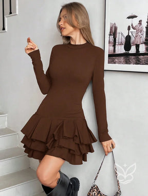 Vestido Curto Com Barra Bufante E Babados E Caimento Ajustado Vestido Curto Com Barra Bufante E Babados E Caimento