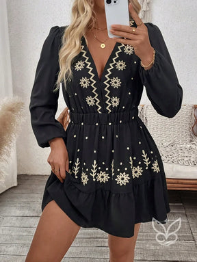 Vestido Curto Com Bordado Étnico E Manga Longa Vestido Curto Com Bordado Étnico E Manga Longa