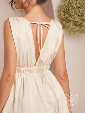 Vestido Curto Com Decote Profundo Franzido E Barra Bufante Vestido Curto Com Decote Profundo Franzido E Barra Bufante
