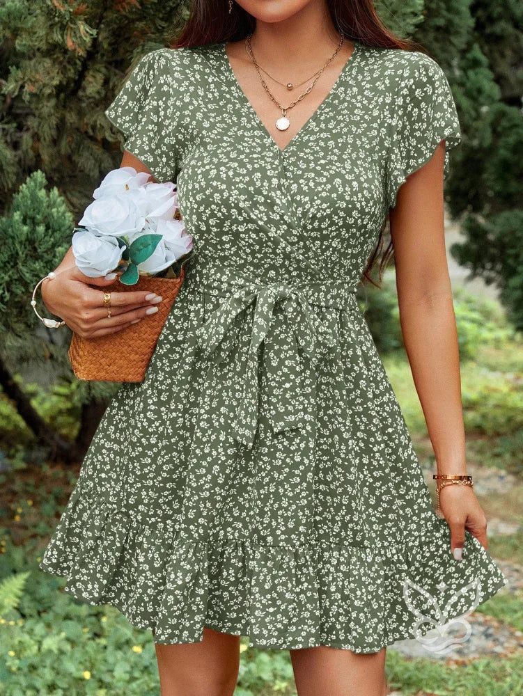 Vestido Curto Com Estampa Floral E Laço Na Cintura Verde / PP Vestido Curto Estampado Com Gola Alta E Recorte Lateral
