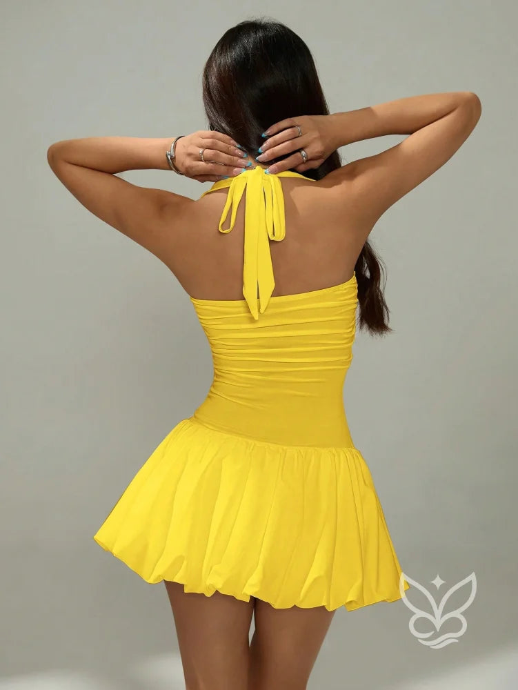 Vestido Curto Com Gola Laço Costas Abertas E Barra Bufante Vestido Curto Com Gola Laço Costas Abertas E Barra Bufante