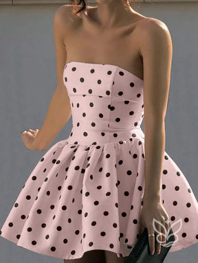 Vestido Curto Cropped Halter Cintura Franzida E Costas Borboleta Vestido Curto Cropped Halter Cintura Franzida E Costas