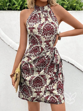 Vestido Curto Estampado Com Gola Alta E Recorte Lateral Café / PP Vestido Curto Estampado Com Gola Alta E Recorte