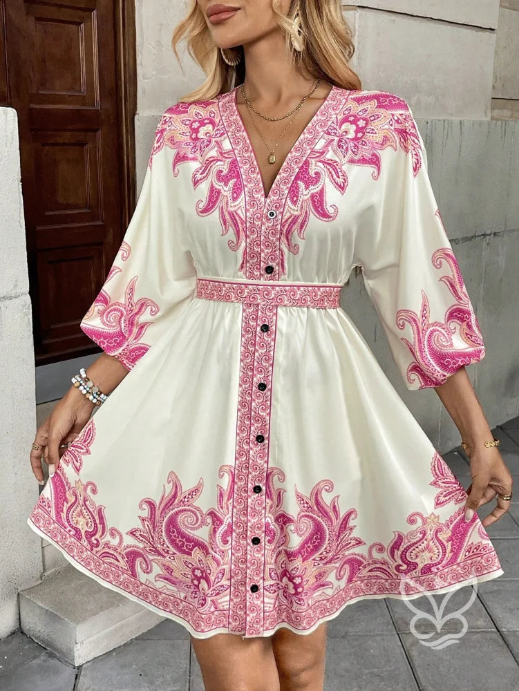Vestido Curto Estampado Com Manga 3/4 E Decote V Vestido Curto Estampado Com Manga 3/4 E Decote V