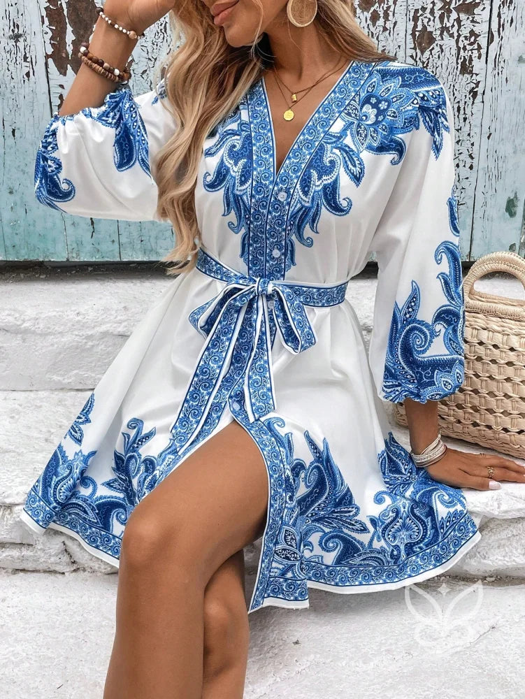 Vestido Curto Estampado Com Manga 3/4 E Decote V Vestido Curto Estampado Com Manga 3/4 E Decote V