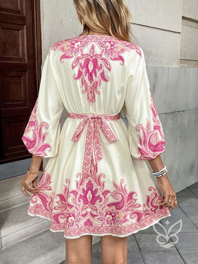 Vestido Curto Estampado Com Manga 3/4 E Decote V Vestido Curto Estampado Com Manga 3/4 E Decote V