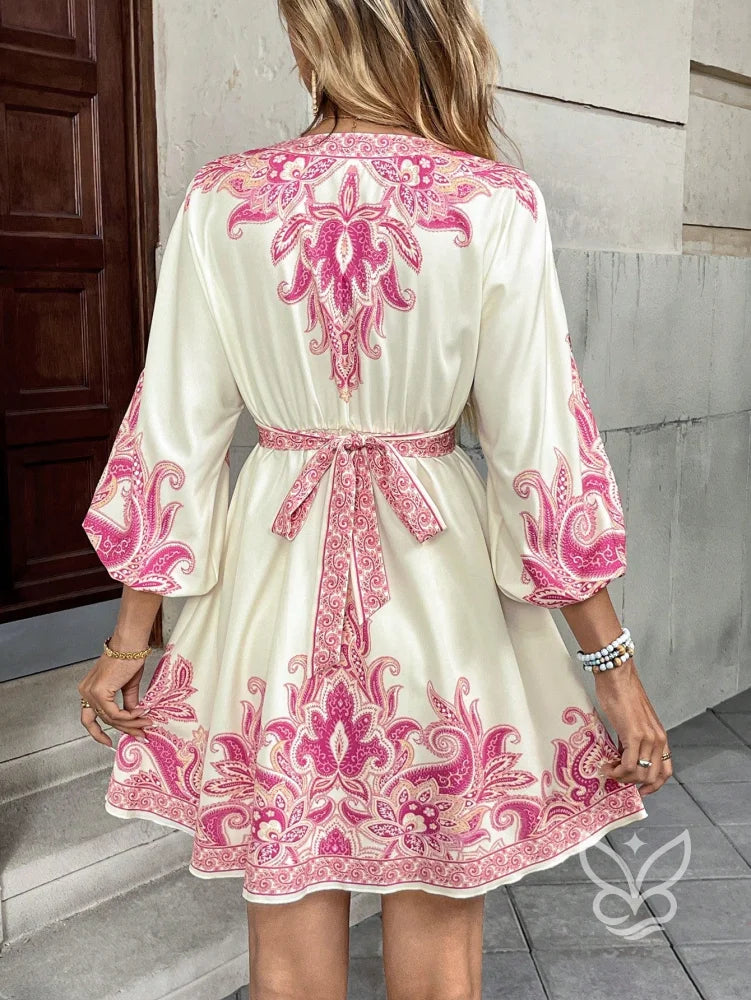 Vestido Curto Estampado Com Manga 3/4 E Decote V Vestido Curto Estampado Com Manga 3/4 E Decote V