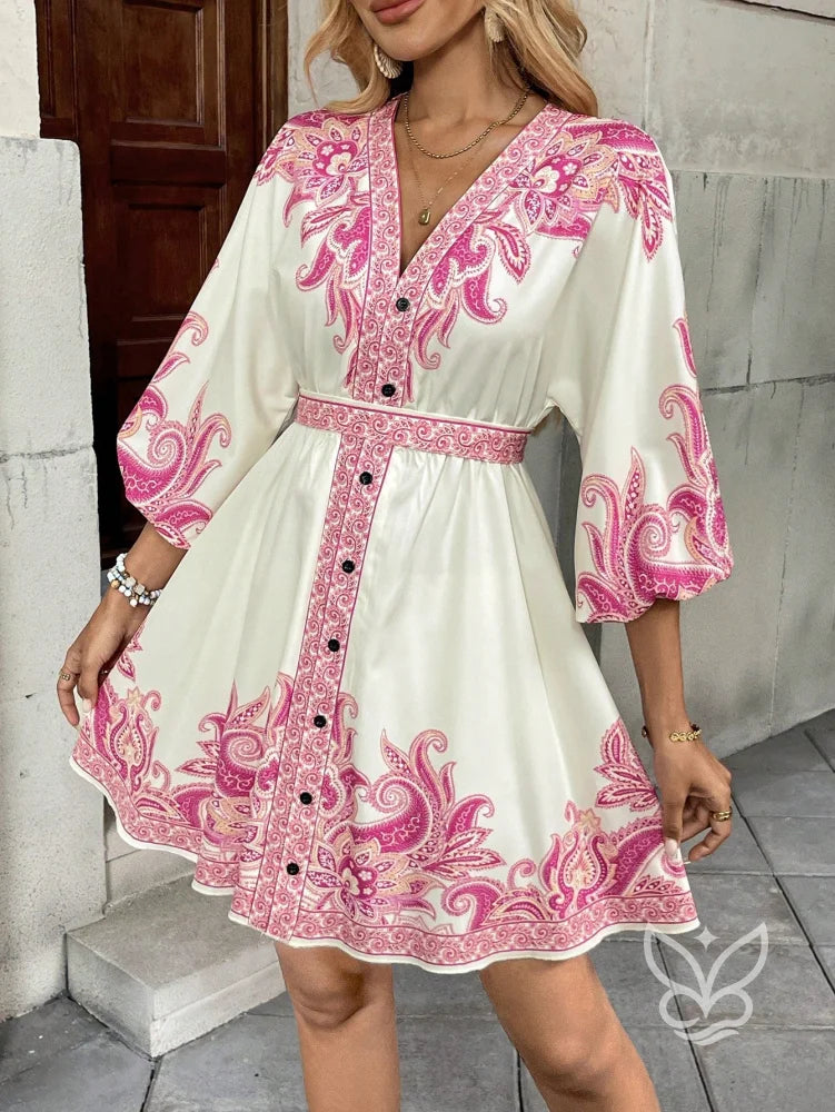 Vestido Curto Estampado Com Manga 3/4 E Decote V Vestido Curto Estampado Com Manga 3/4 E Decote V